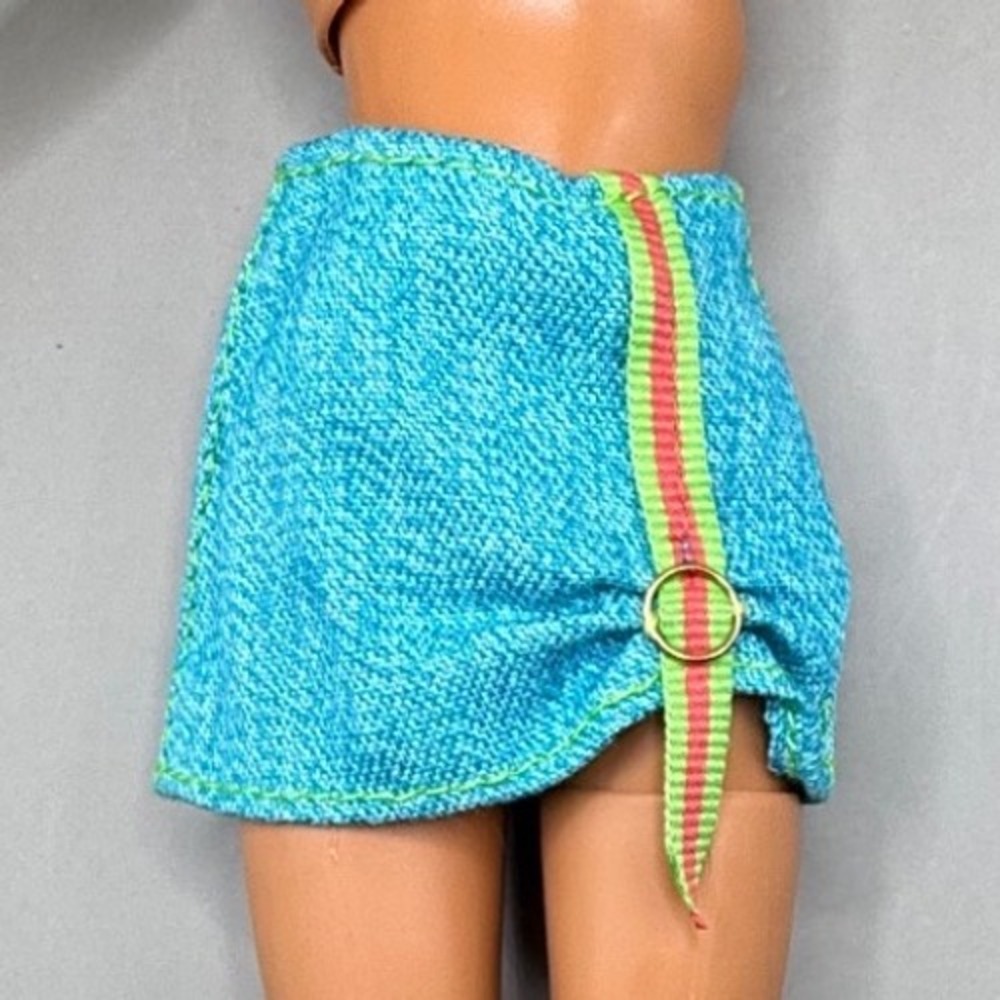 Mattel My Scene Barbie Doll Blue Denim Mini Skirt Ribbon Ring Detail 2002